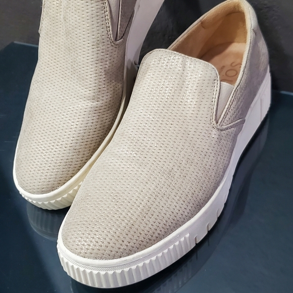 SOUL Naturalizer Women's Tia Slip-On Sneakers Beige - Picture 4 of 12